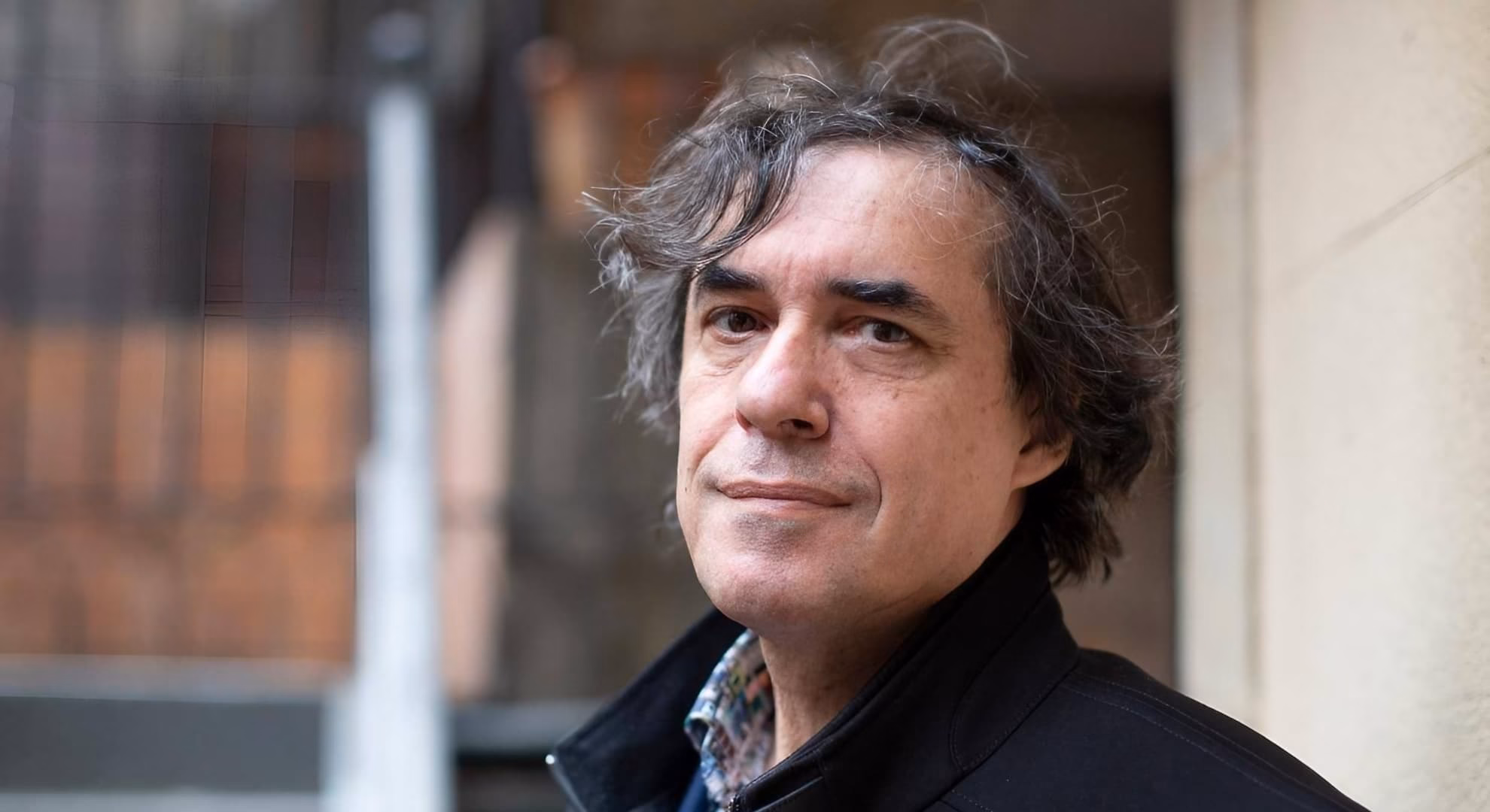 Mircea Cărtărescu photographed outdoors in Bucharest, 2022.