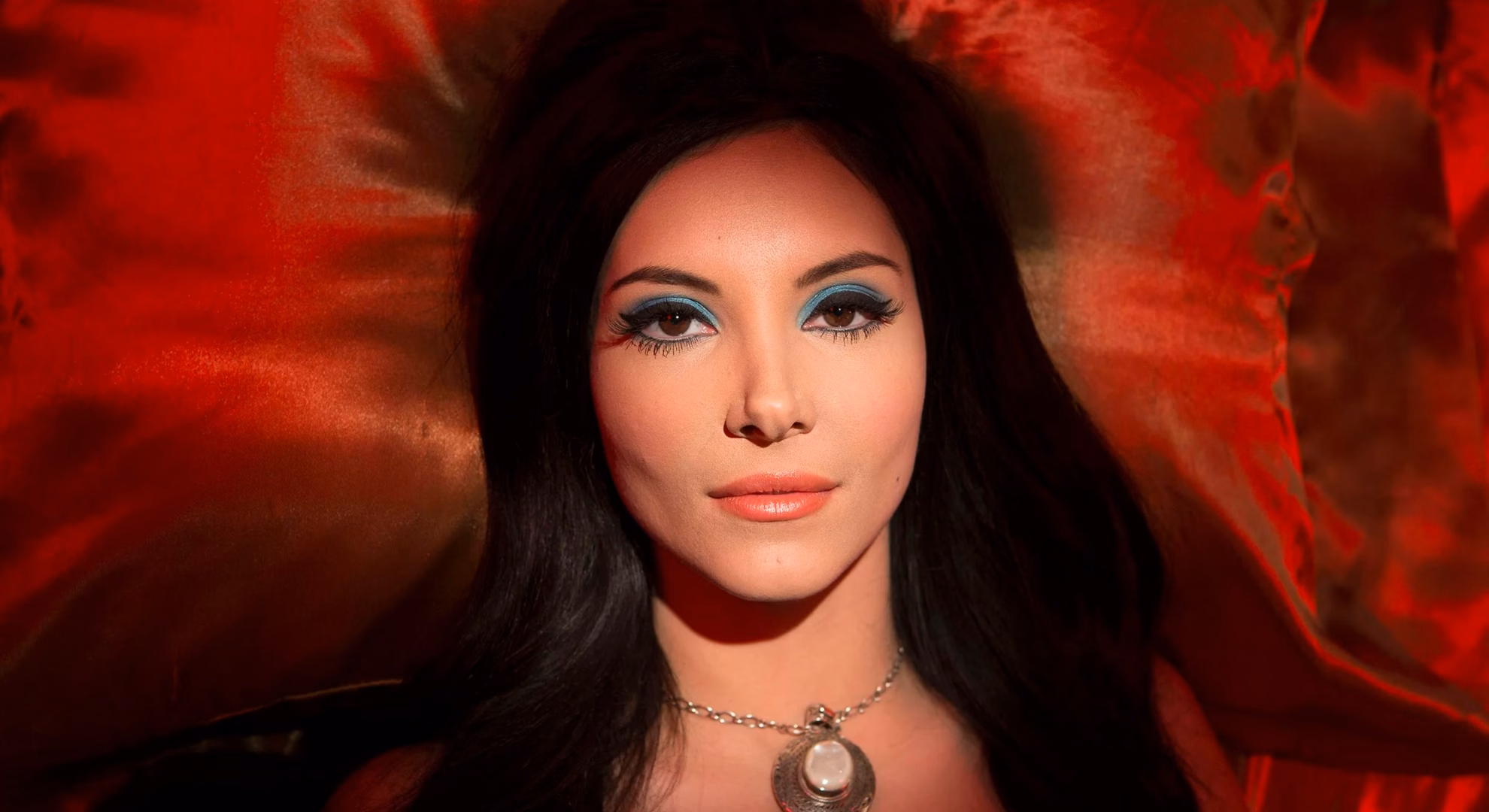 ‘The Face of Horror’ Premieres at TIFF Midnight Madness ‘The Love Witch’ (2016): Samantha Robinson’s Elaine in close-up against saturated red.
